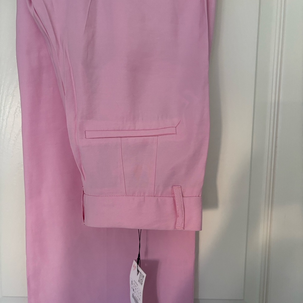 Zara pink pants
Perfect for summer
